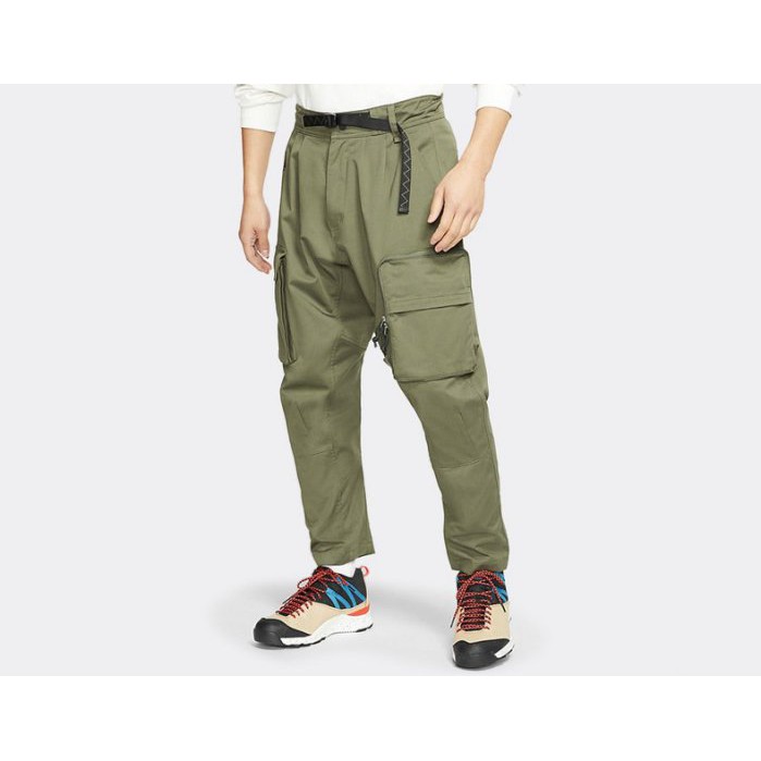 acg woven shorts