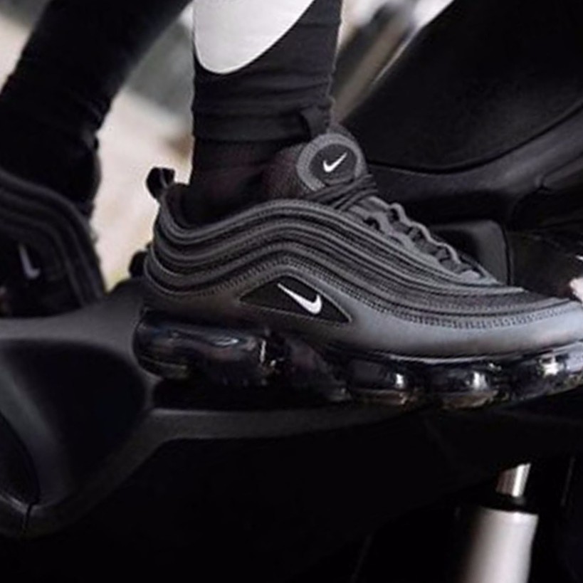 nike air vapormax 97 triple black