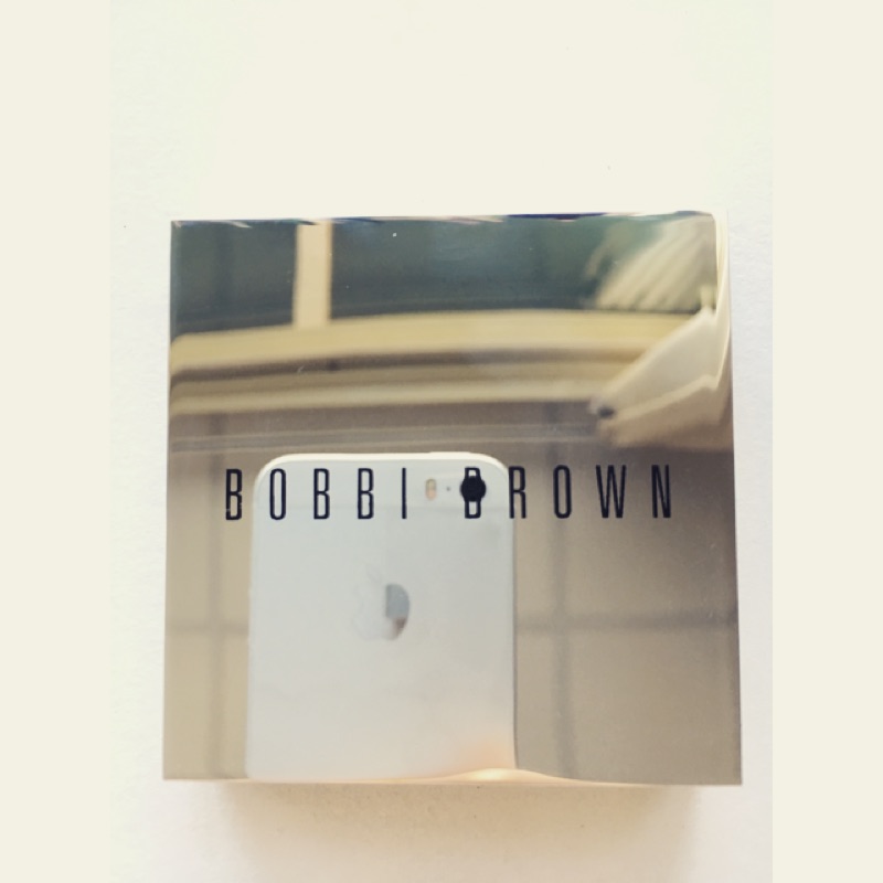Bobbi Brown-- 晶幻瞬白蜜粉餅