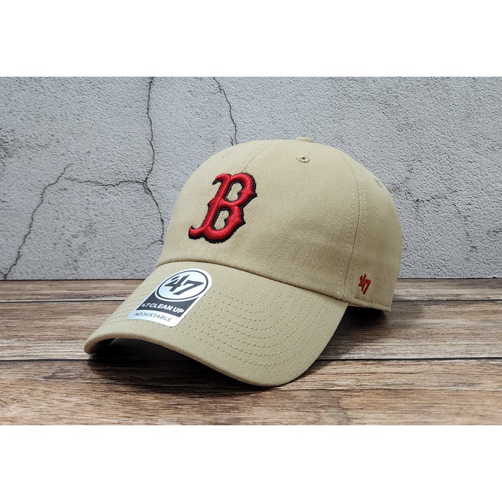 蝦拼殿 47brand MLB波士頓紅襪 LOGO 淺卡其色底紅字基本款老帽 男生女生都可戴  現貨供應中