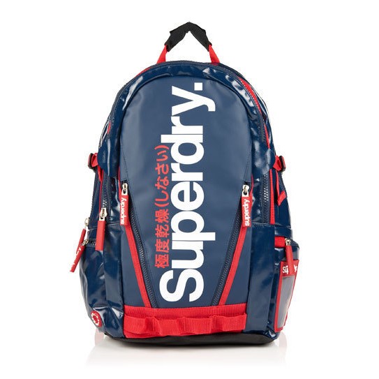 【極度乾燥 Superdry】 Tarp Bag Backpack 防潑水 手提包 後背包 15吋筆電包 多夾層-深藍紅