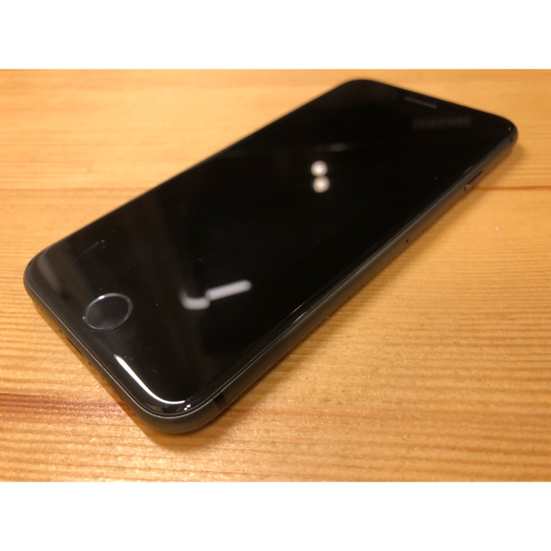 降價iPhone 8 (64G)灰黑色，贈送全新保護殼&amp;保護貼