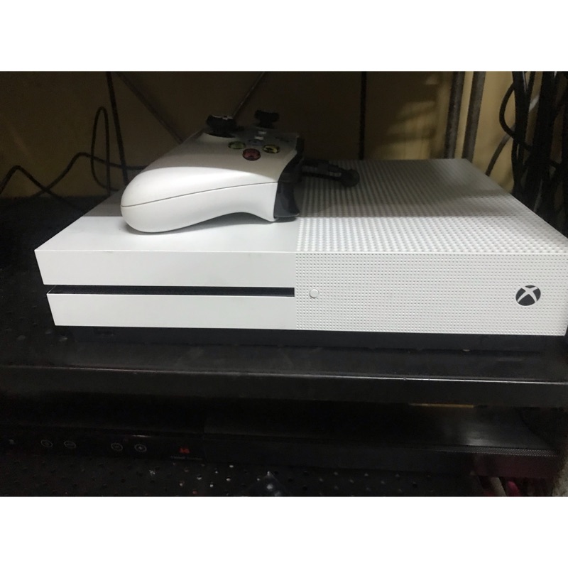 XBOX ONE S 1TB 主機附帶白色手把 附遊戲一片