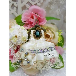 💗 心之芳DIY手作工坊 💗精緻純手工🎀小禮服鑰匙圈吊飾【宮廷風小禮服】+【純手工玫瑰花球】or【獺兔毛球】