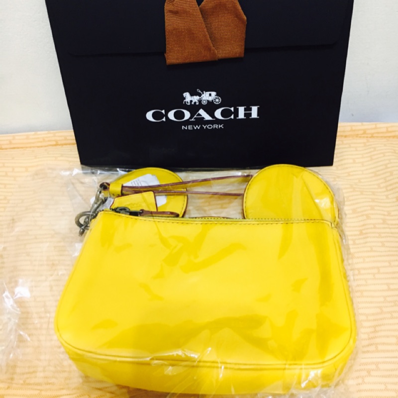 Coach 黃色米奇手拿包。鼠年招財