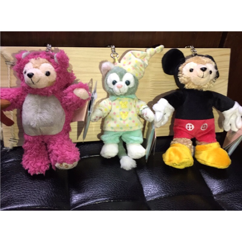 現貨❤香港迪士尼 米奇達菲 睡衣畫家貓  熊抱哥達菲 吊飾鑰匙圈 小禮物
