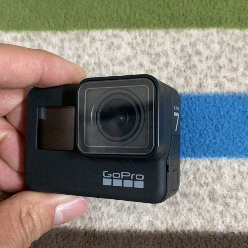 GoPro Hero 7 black附智能遙控器、3顆電池、充電器、手持延長桿