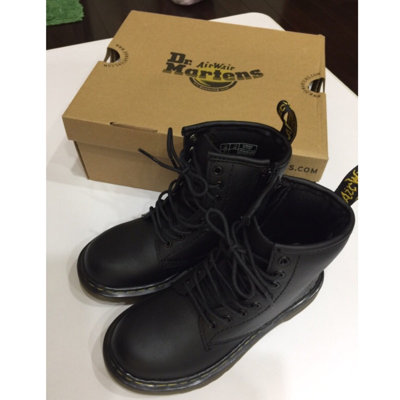 Dr. Martens 童鞋