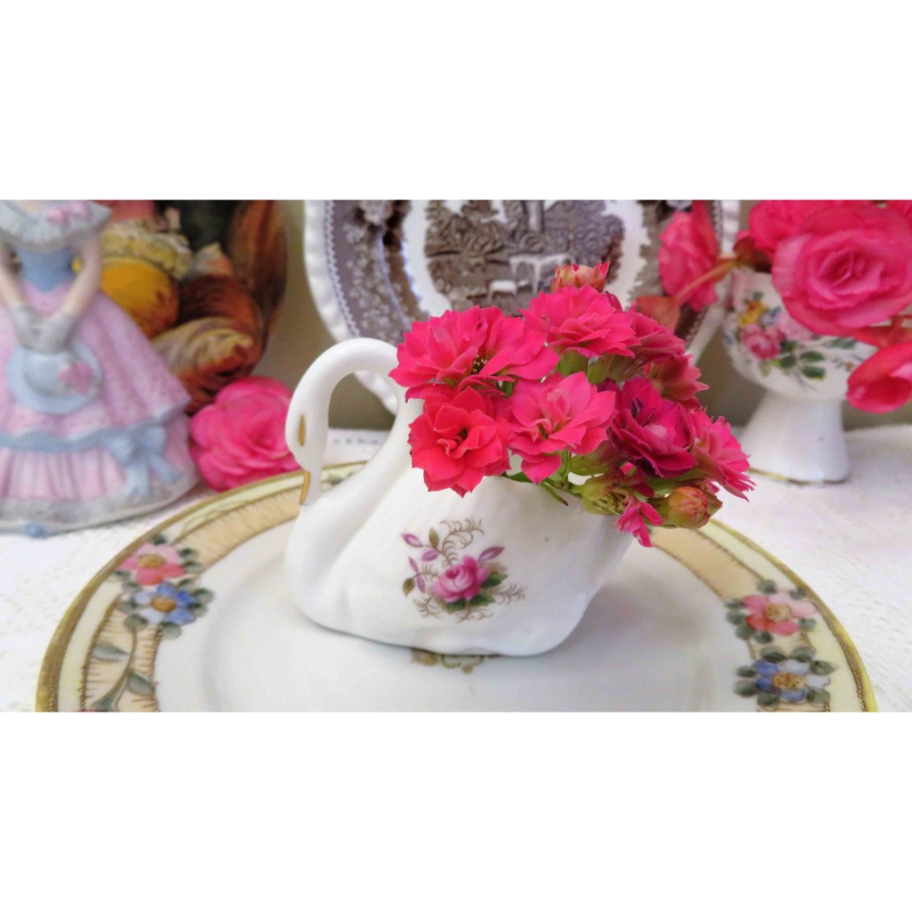 紫丁香歐陸古物雜貨♥ 英國 Royal Albert皇家亞伯特天鵝造型玫瑰花朵擺飾.迷你花瓶