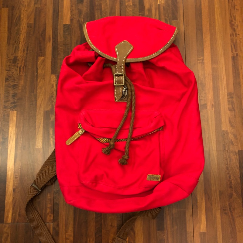 Roots 全新紅色帆布後背包 原價$3580 低於5折價$1500售 側邊有拉鍊可方便拉開取物