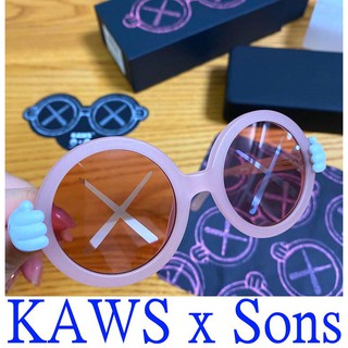 BLACK極新KAWS x sonsu眼鏡造型+daughters公仔sunglasses模型玩具