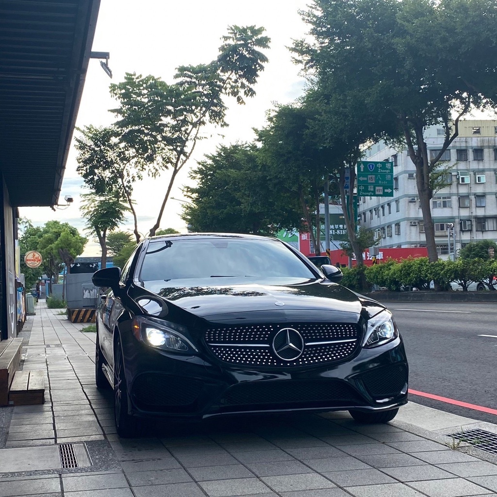 Benz C300AMG COUPE