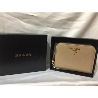 全新「PRADA」防刮牛皮零錢包 「優雅裸色 」義大利購入，含保證卡
