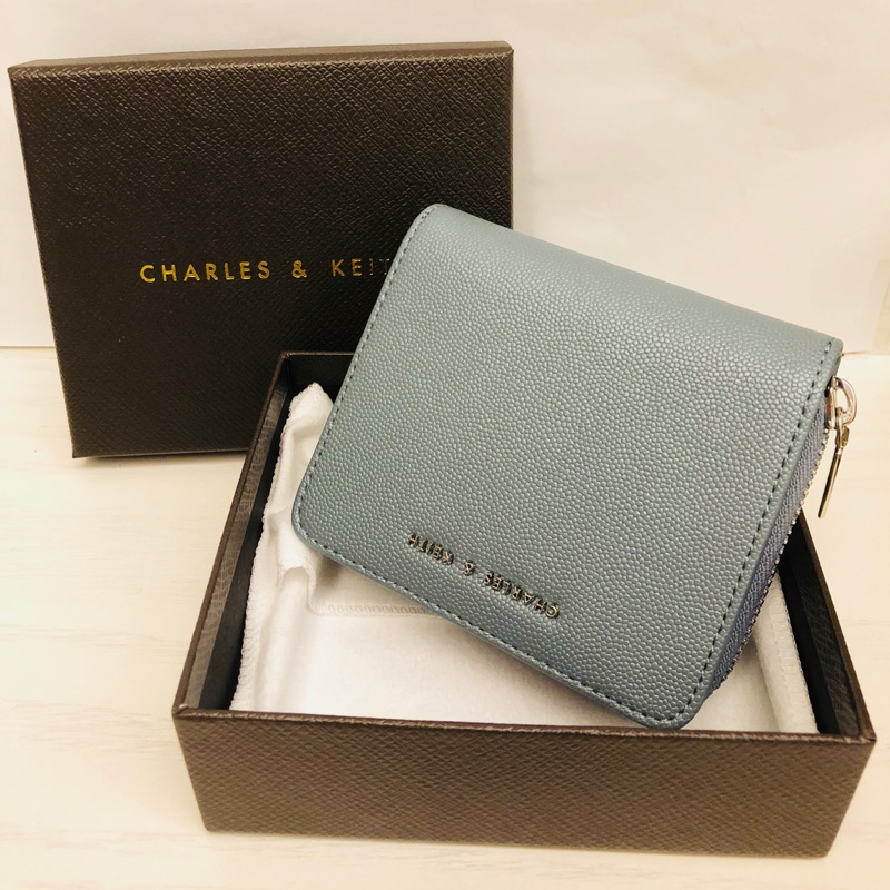 【CHARLES &amp; KEITH】鋼藍色拉鍊式短夾 (CK6-10770315)