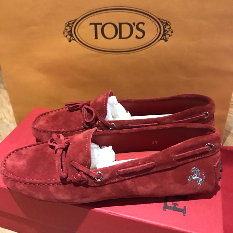 自售TOD’S聯名FERRARI麂皮綁帶手工豆豆鞋女生7；附鞋盒、防塵袋、紙袋。