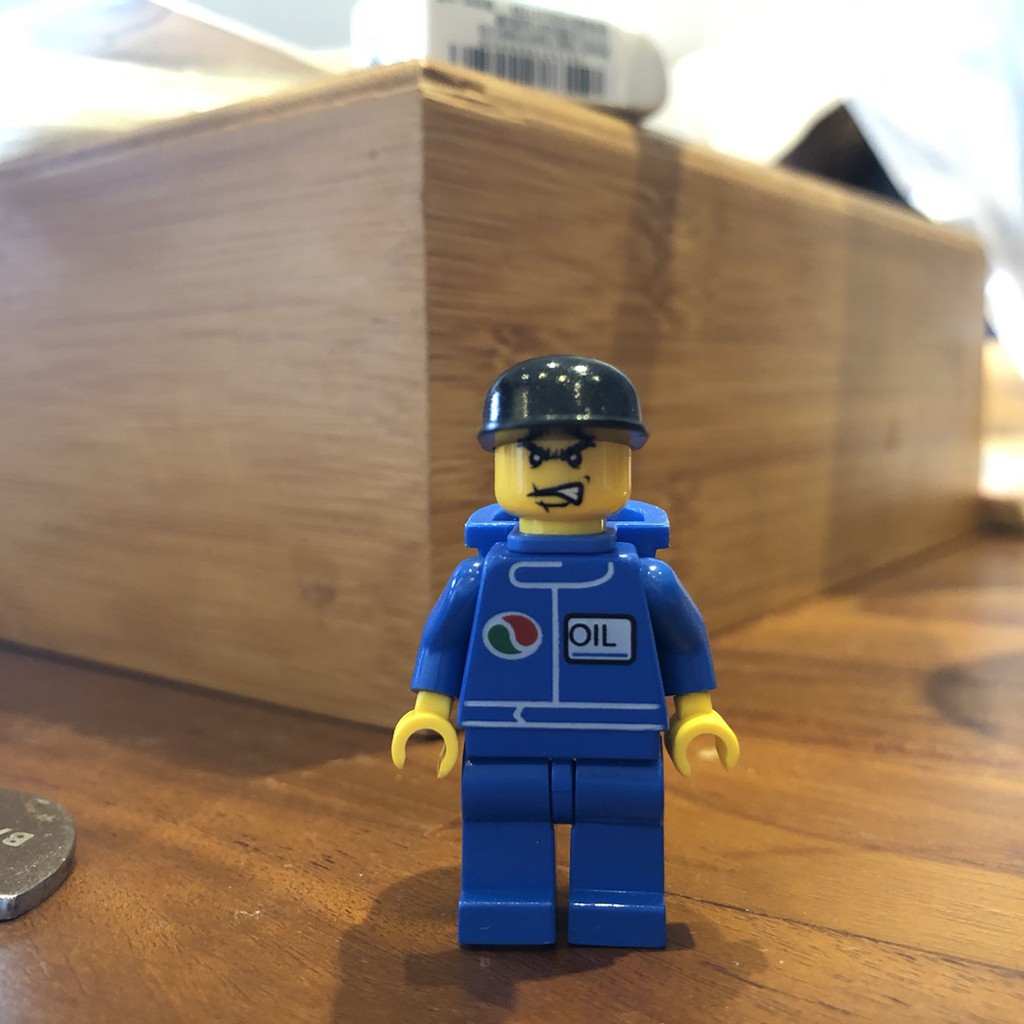 [Lego 樂高] 人物 加油站店員 +帽子 ＋垃圾桶