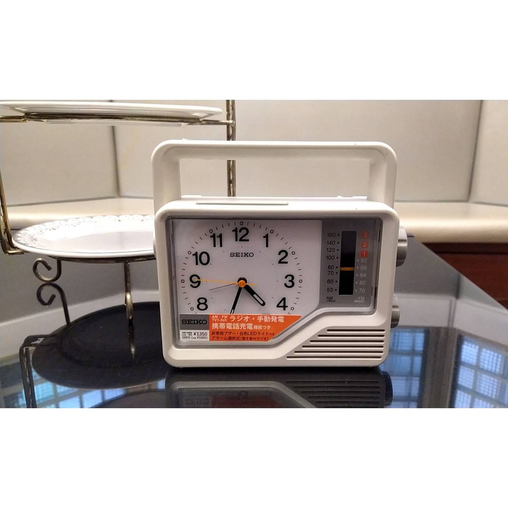 ｃ M 平價精品館 原價日幣7350元 日本seiko品牌多功能手提鬧鐘 可攜式電話充電 收音機 警報器 手電筒 蝦皮購物