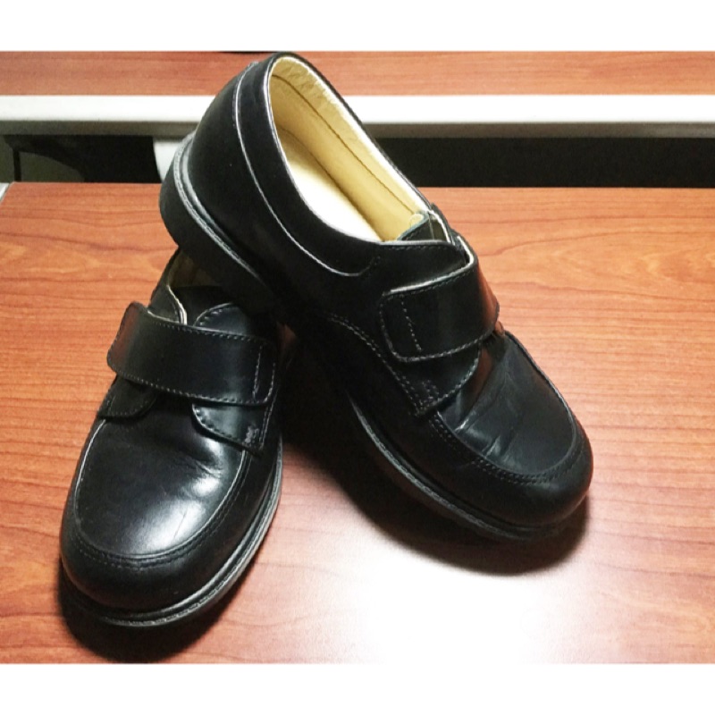 【義大利品牌】 Roberta di camerino 中男童牛皮皮鞋。大降價［限Bella Yeh下標］
