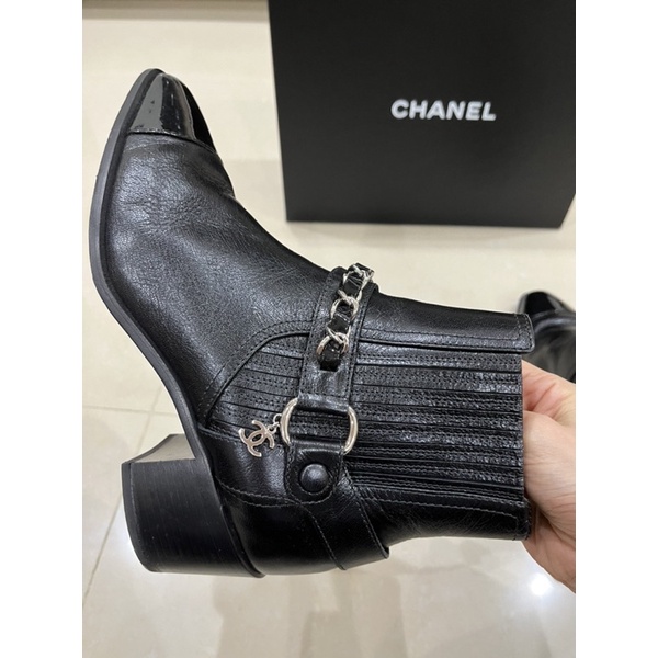 售二手Chanel 真皮鏈帶靴（二手、現在的櫃上靴子價格至少五萬起跳）不議價