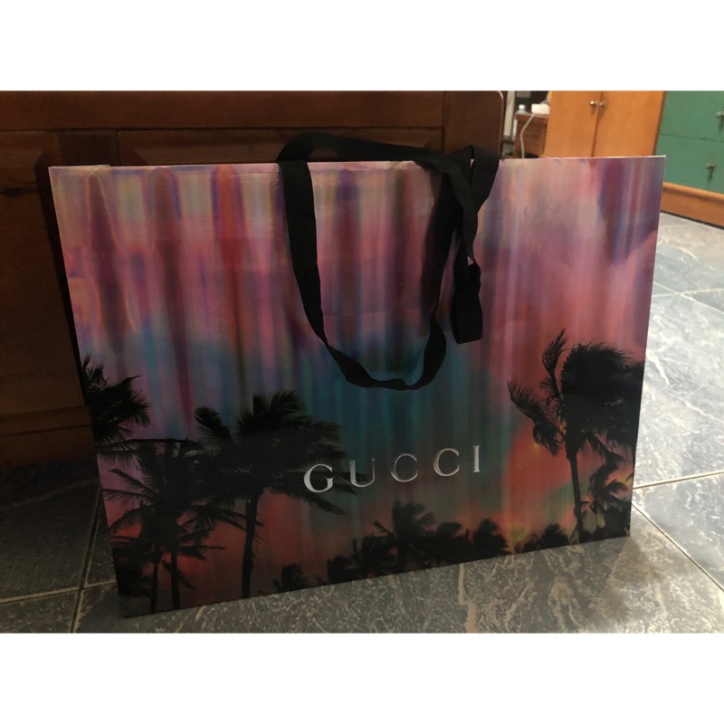 Gucci 聖誕節2019限量版紙袋*1，只有一個喲！紙袋改造，最新流行399$賣270$