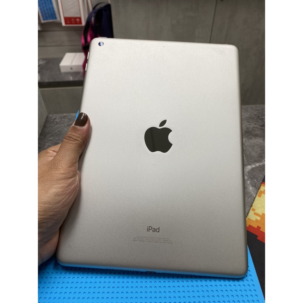 蘋果獅🦁️ iPad 6th 32GB 銀色 wifi版 🔥小孩遊戲機🔥 追劇機🔥支援Apple Pencil 一代