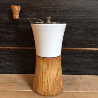 卡拉拉咖啡精品 HARIO MCW-2 OV 橄欖木 手搖 磨豆機 陶瓷 刀盤 可調整咖啡研磨粗細