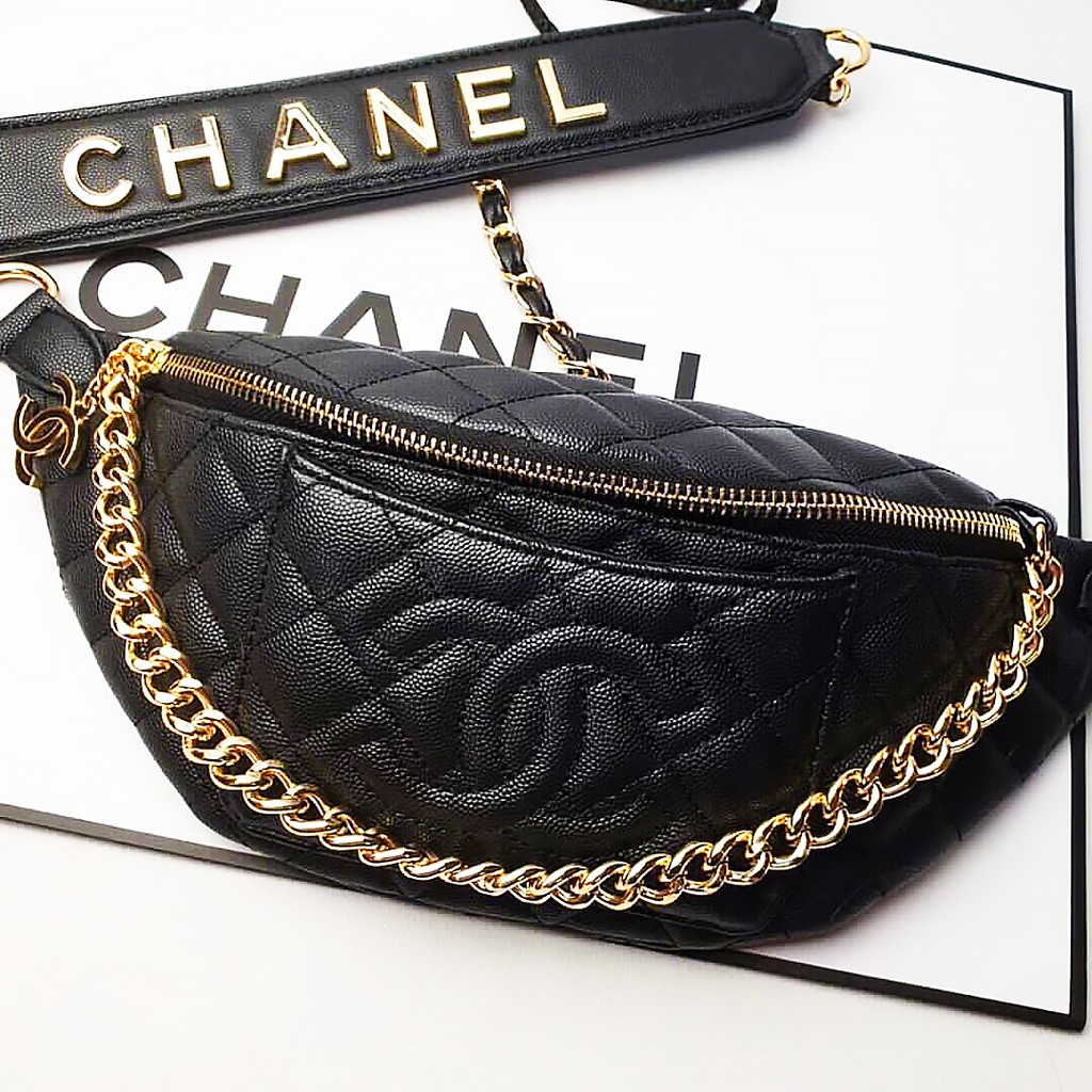 國際精品CHANEL 香奈兒 VIP GIFT黑色Logo荔枝皮胸背包 義大利製 代買