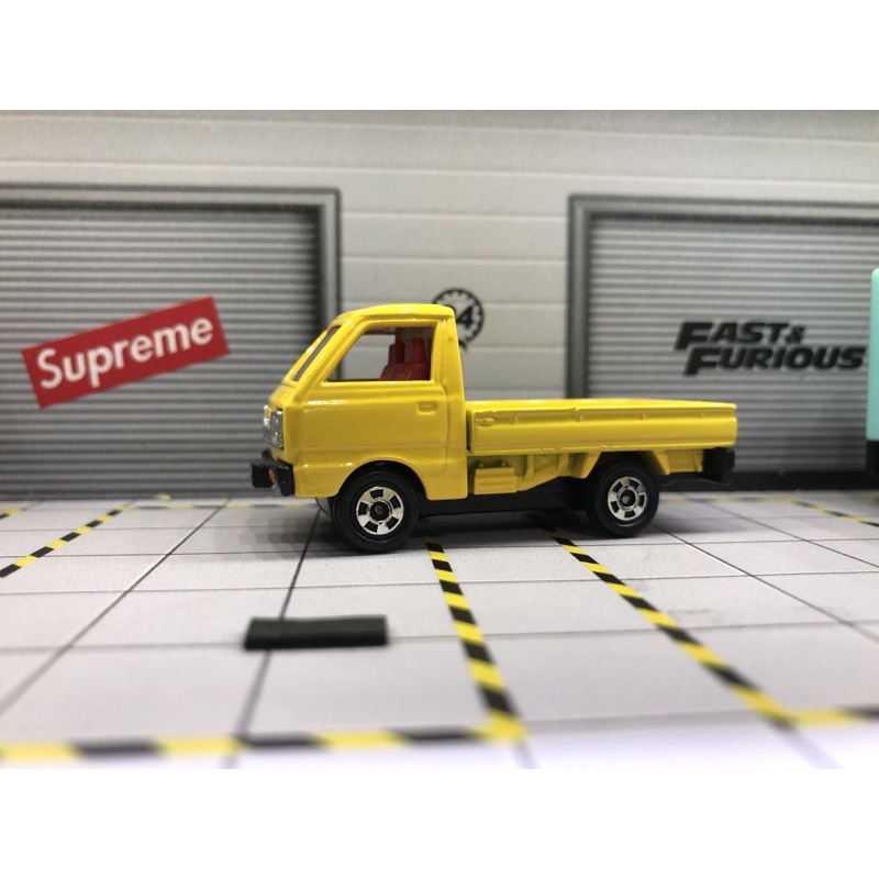 tomica 日本製suzuki carry no.31改貨車 黃色（螺絲底盤）