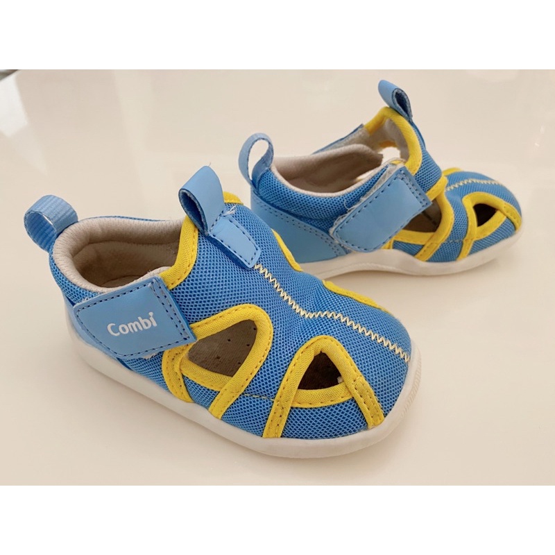 《二手》Combi 幼兒機能涼鞋 天空藍 13.5 兒童學步 跑步鞋 現貨 24小時內快速出貨