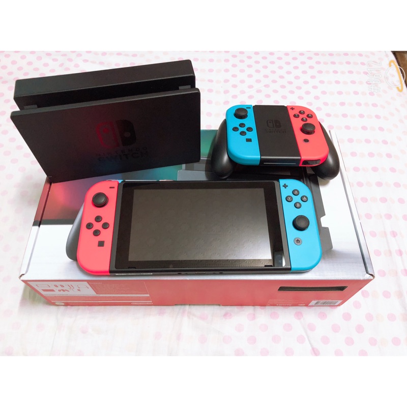 Nintendo Switch主機（澳洲購買）+瑪利歐賽車8+多一組JoyCon 左右手把控制器+萬國轉接頭