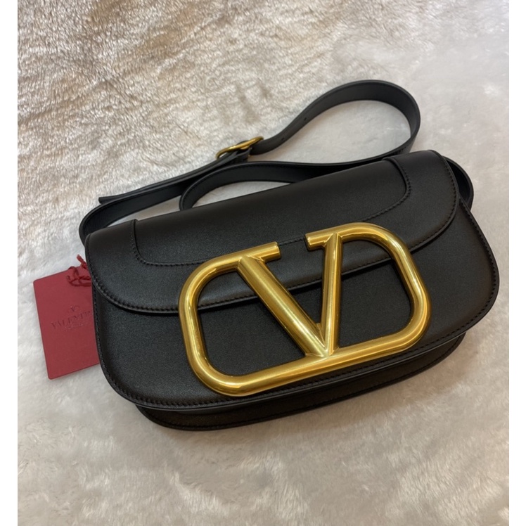 《全新正品》Valentino Garavani范倫鐵諾 黑色大V logo小牛皮 肩背包 斜背包