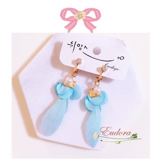 韓國空運夾式款現貨*甜美鑲鑽珍珠花瓣藍色羽毛夾式耳環