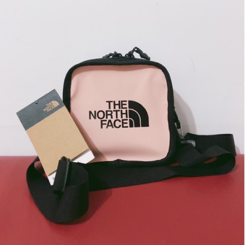 The North Face 2.5L方形休閒單肩背包 北臉 小方包 防水 小包 側背包 斜背包 運動 休閒 / 粉色