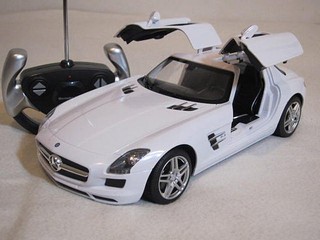 【KENTIM 玩具城】1:14賓士Mercedes BENZ SLS AMG(門可開) 白色擬真授權RASTAR遙控車