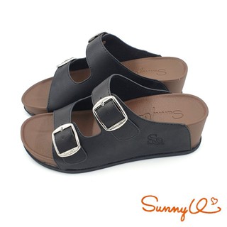【MEI LAN】Sunny Q 超柔軟 簡約 金屬方扣 增高 楔型 厚底 拖鞋 舒適 止滑 139 黑 另有粉、白色