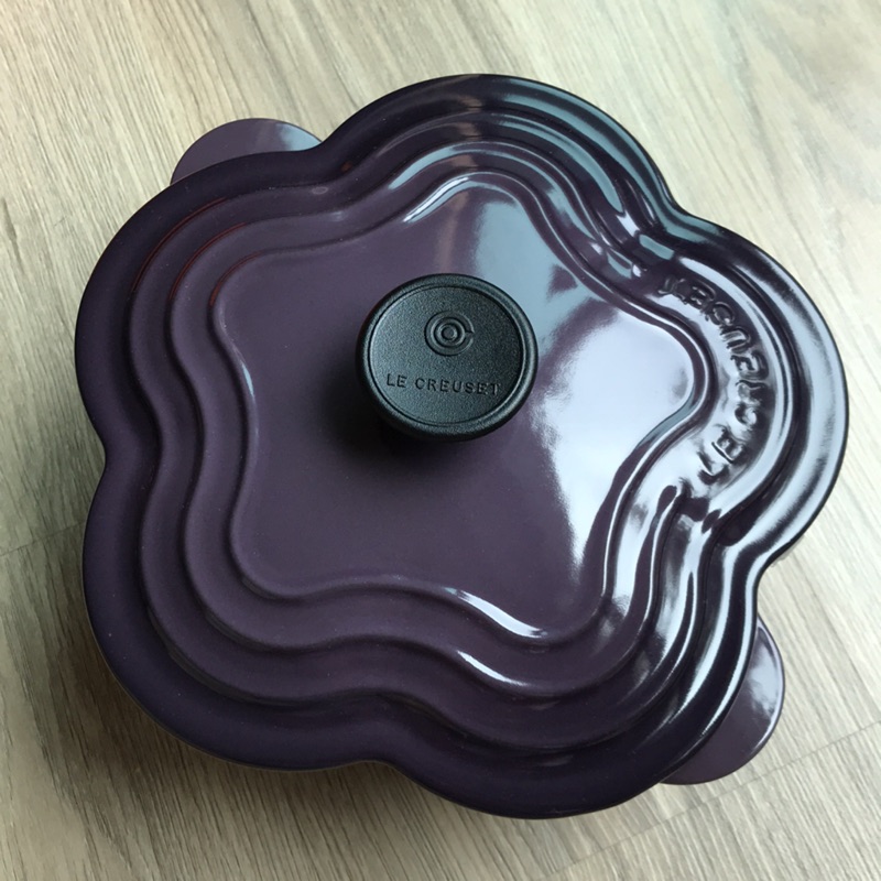 Le Creuset 20公分紫花鍋(黑醋栗紫）