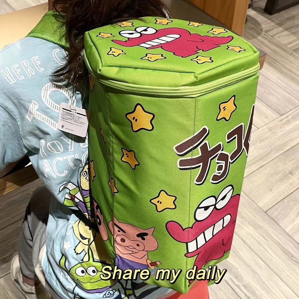 【ChicCarry 現貨速發】 蠟筆小新鱷魚餅乾盒後背包 蠟筆小新綠色背包 後背包（高40cm） 頂開拉鍊包 書包 背