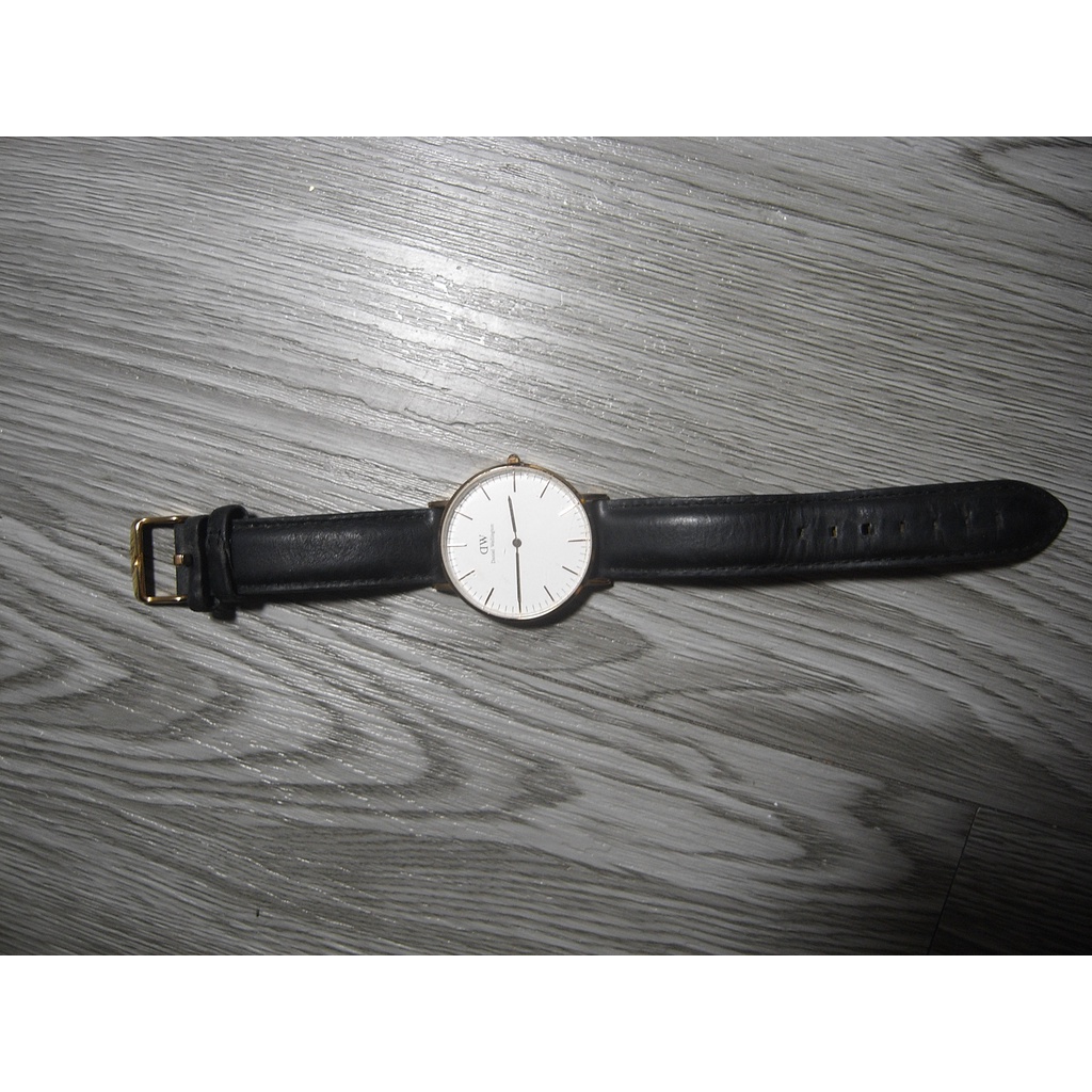 二手 DW   Daniel Wellington 手錶 腕錶 32mm 皮革腕錶 目前沒電