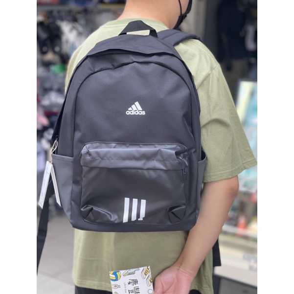 大罐體育👟adidas 愛迪達 ADIDAS CLASSIC BADGE 後背包 三條線 KAORACER HG0348