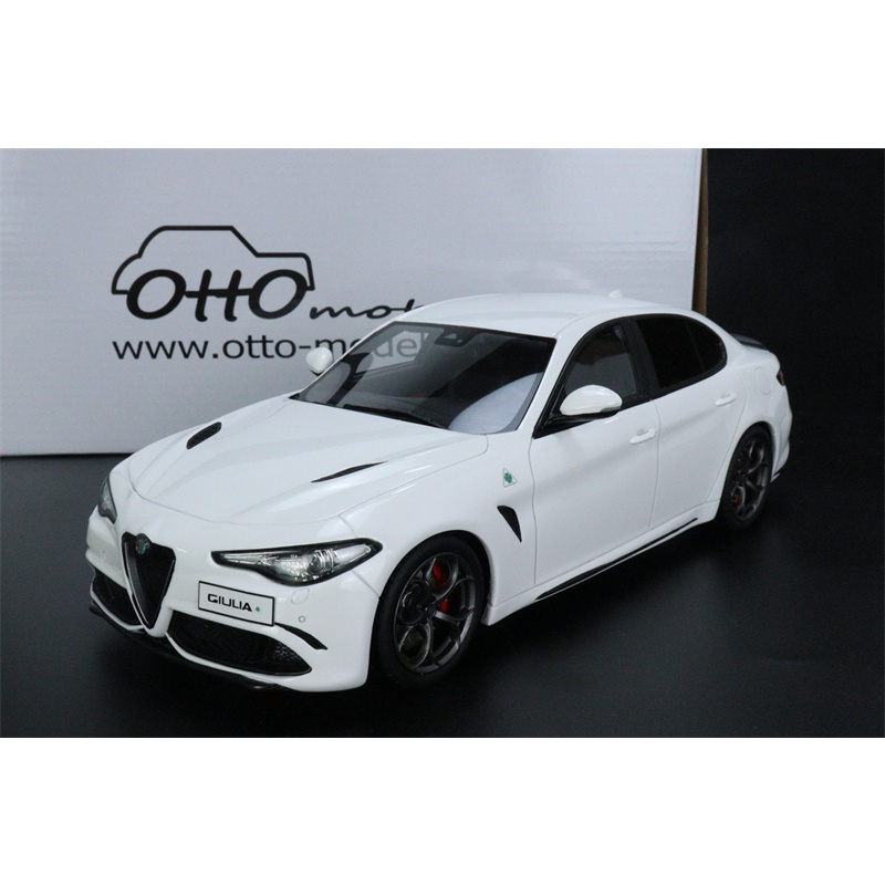 【芯芯模型】Otto 1: 18 Alfa Romeo Giulia Quadrifoglio 白色有限樹脂模型車