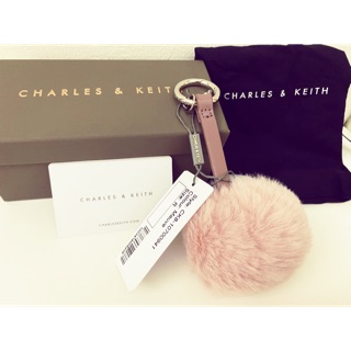Charles & Keith (小CK)粉紅色毛球小吊飾