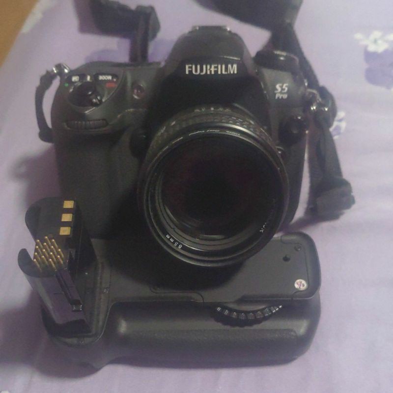 Fuji S5 Pro 單眼相機＋MB-D200手把＋85 F1.8定焦鏡