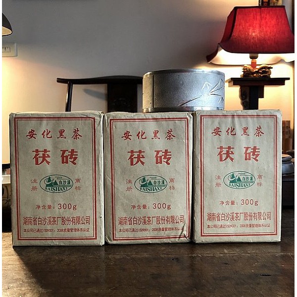 2015年 安化黑茶茯磚/福磚/國營白沙溪茶廠 300克上下 乾倉