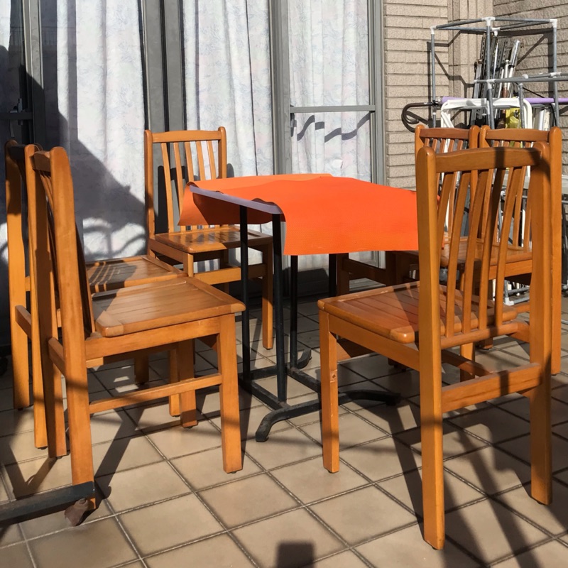 木製餐桌椅組，6張椅子，桌腳1座（無桌面，買家需自行添購組合），整組優惠1800元！