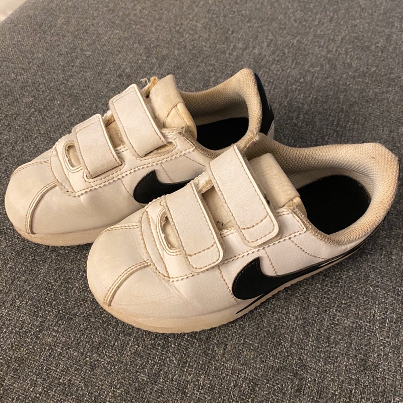 nike toddler shoes 11c