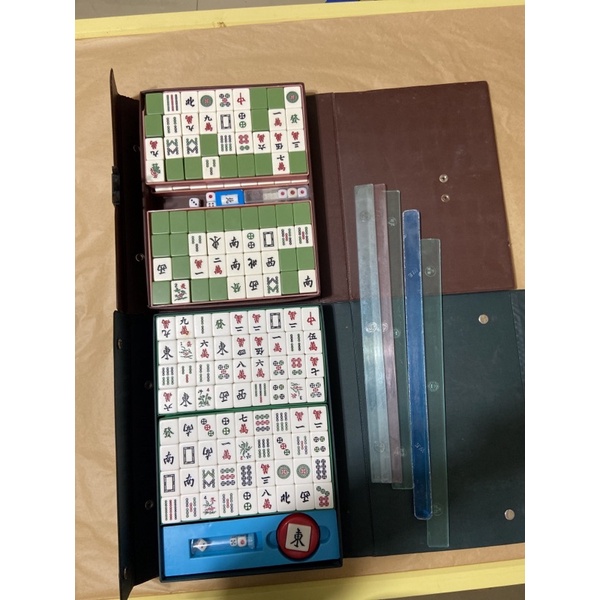 麻將牌組牌尺+一張桌子