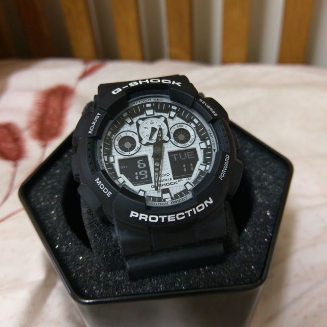 卡西歐G-SHOCK GA-100BW手錶(有保固卡)