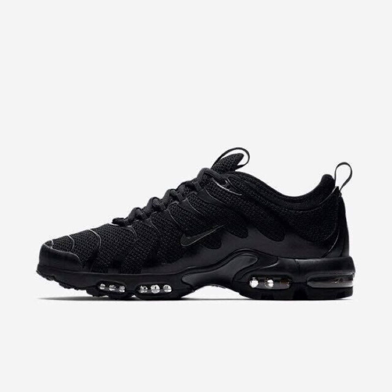 air max plus triple black