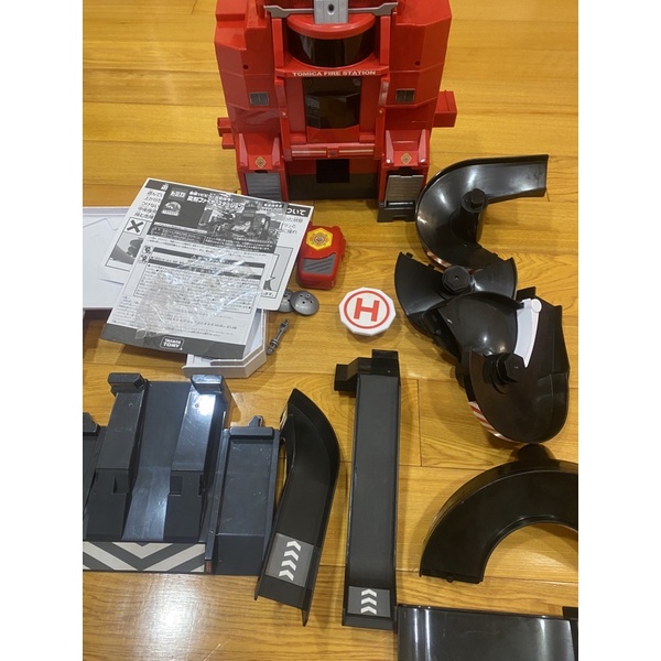 TAKARA TOMY 遙控聲光 消防局 二手 無缺 主體消防局功能正常能升降 對講機故障 多美小汽車