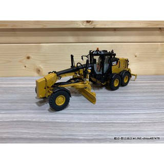 《憨吉商店》【現貨】DM•CAT 12M3自行式平地機•工程模型1:50•鐵盒系列•85519•